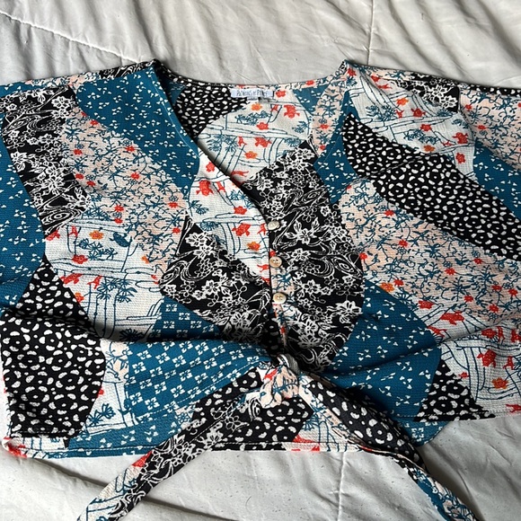 Patrons of peace top - Picture 2 of 5